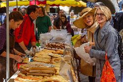 Uzes market